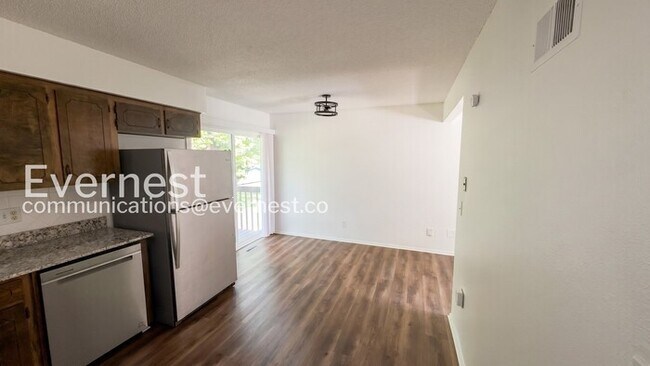 Building Photo - Beautiful 3-Bedroom Home with Modern Comforts / Pet-Friendly / Vouchers Accepted / Available Now!