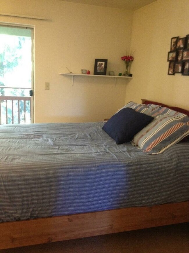 Building Photo - Beautiful Townhome Style Condo Harbour Pointe / Mukilteo