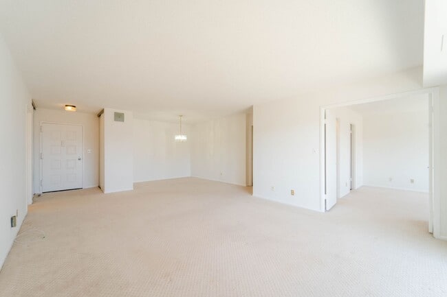 Building Photo - 8370 Greensboro Dr