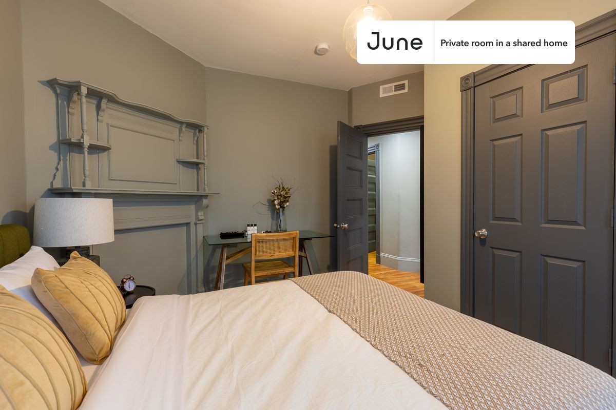 Building Photo - Room in Shared 4 bed/1 bath home in JFK/UMass