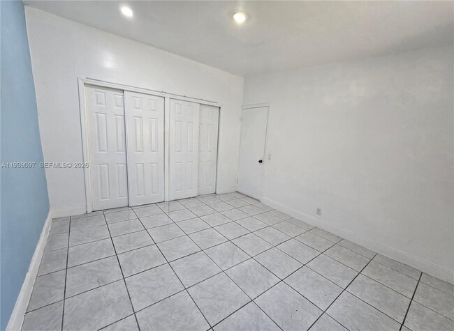 Building Photo - 2957 SW 36th Ct