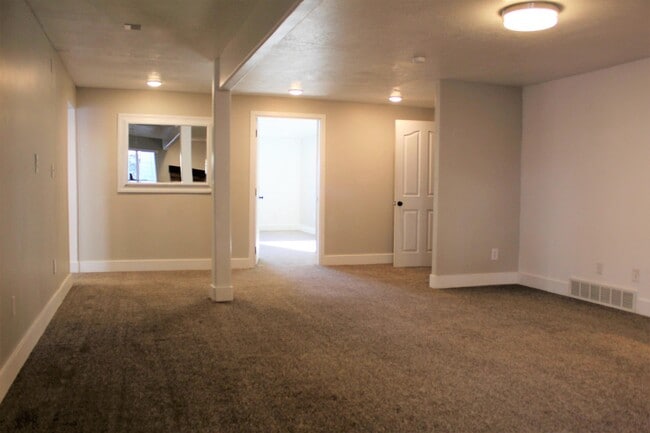 Building Photo - 1084 E 3400 N