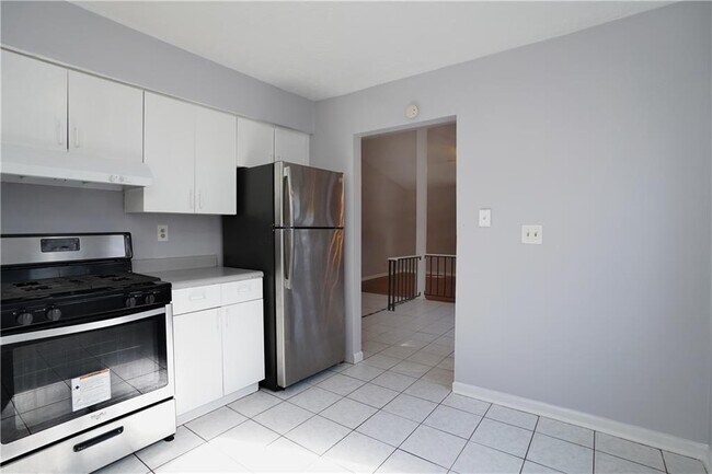 Building Photo - 2455 Landington Way NW