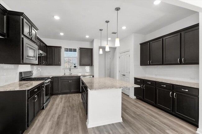 Building Photo - 813 Saratoga Ln