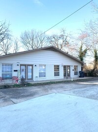 Building Photo - 643 W Matthews Ave