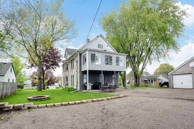 Building Photo - 1360 Dale St N