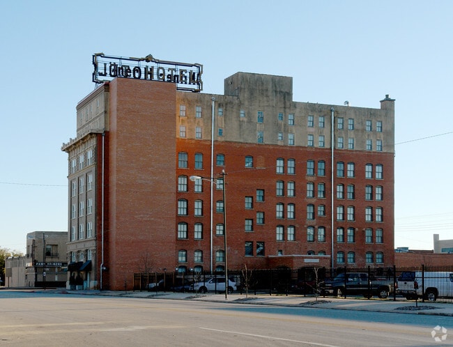 Building Photo - The Holt Apartments