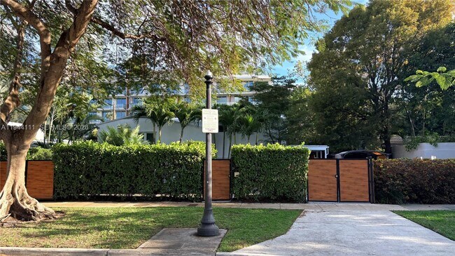 Building Photo - 2301 S Miami Ave