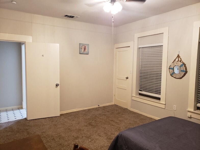 Building Photo - 2739 SE Loop 410