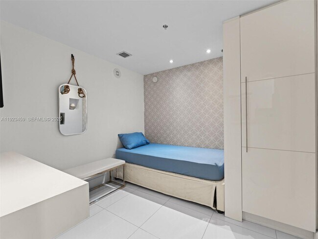 Building Photo - 253 NE 2nd St