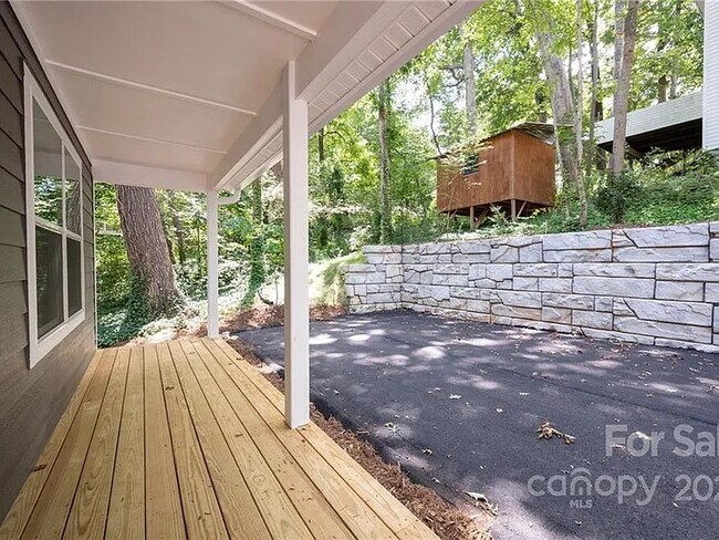 Building Photo - 10 Beryl Ct