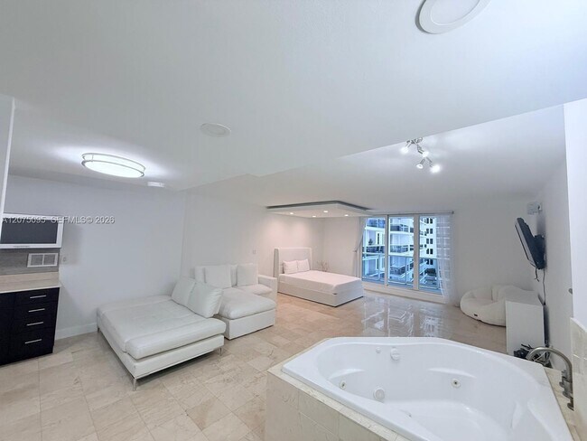 Building Photo - 2301 Collins Ave