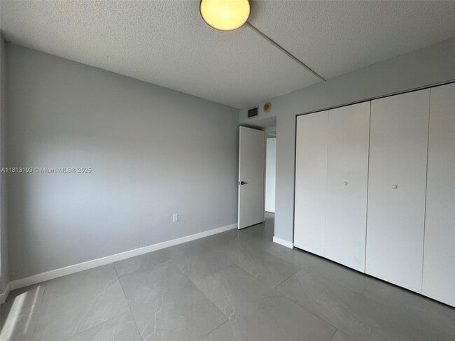 Building Photo - 1300 NE Miami Gardens Dr