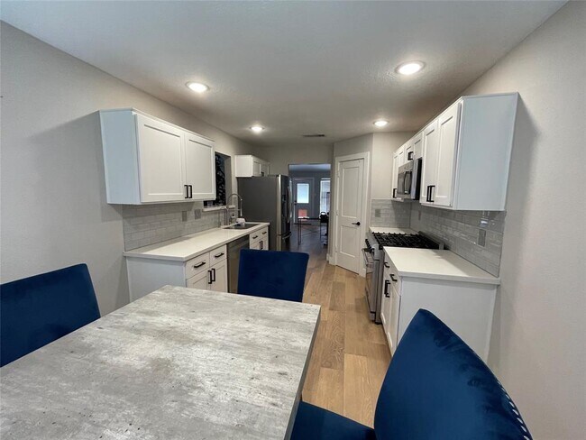Building Photo - 709 Regency Ct