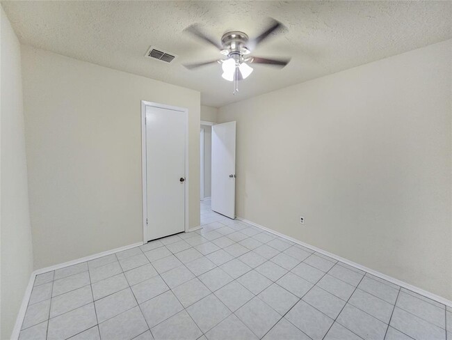 Building Photo - 13115 High Star Dr