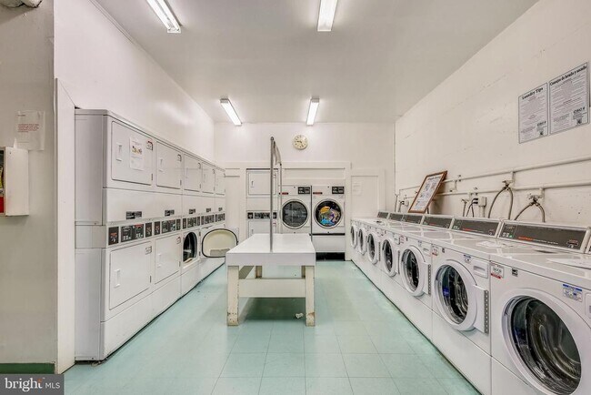 Building Photo - 5340 Holmes Run Pkwy