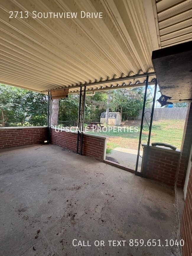 Building Photo - 2713 Southview Dr