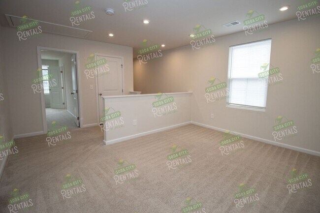 Building Photo - Modern 4 Bedroom Home ~ Minutes to Fort Jackson ~ Available June 2026!