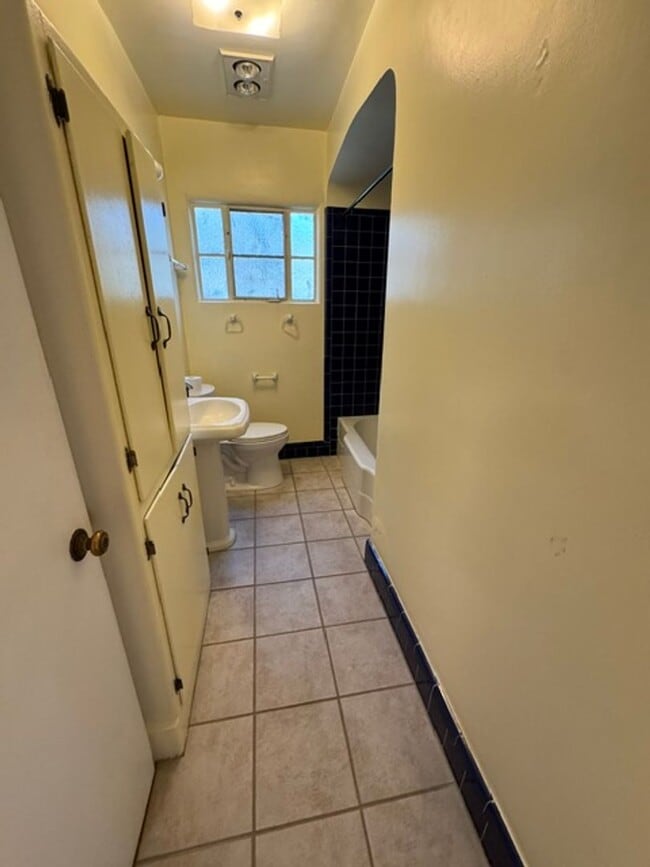 Building Photo - 603 Dartmouth Dr NE