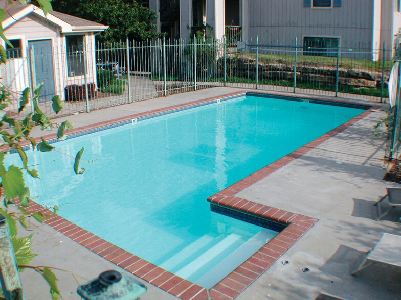 Holiday Apartments 211 Mount Hope Ct Lawrence KS 66044 Apartment Finder