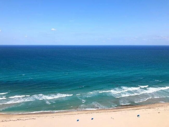 Primary Photo - 3000 N Ocean Dr