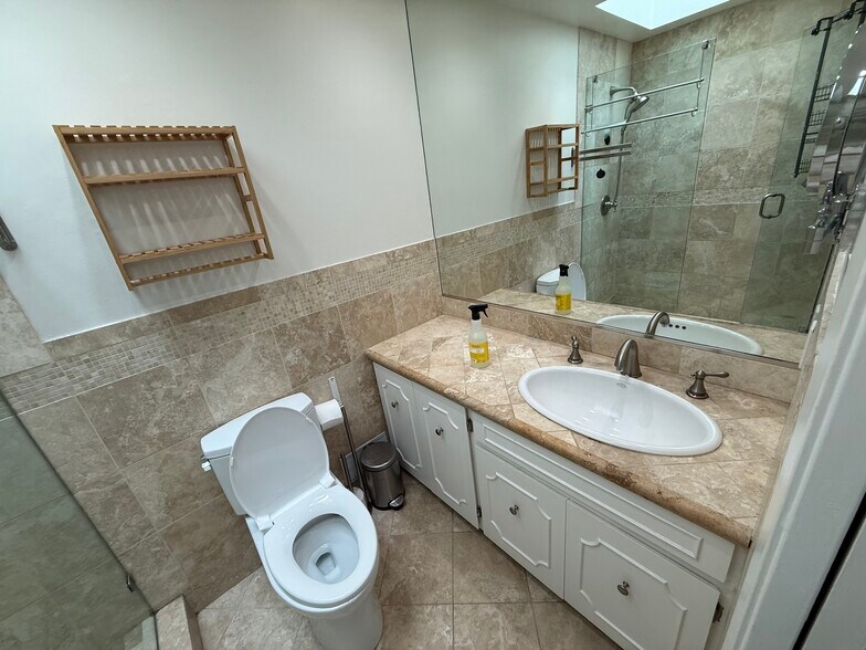 Building Photo - 47 Grand View Ter