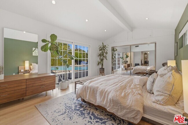 Building Photo - 5208 Woodman Ave