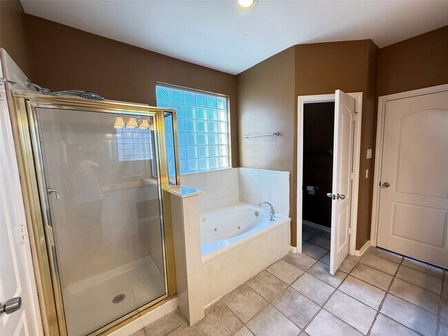 Building Photo - 3808 Travis Lake Ct