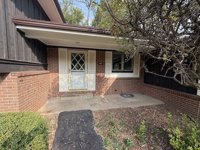 Building Photo - Large Home in Far North Peoria