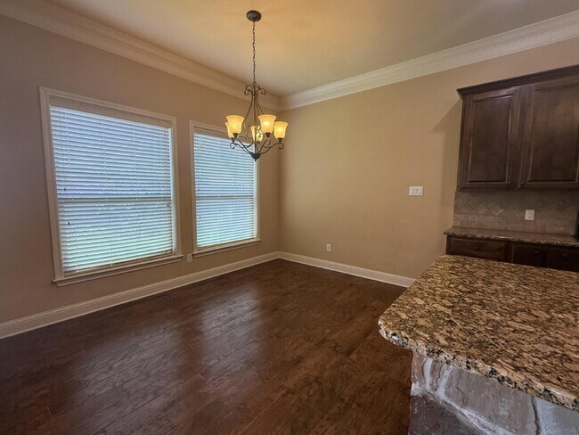 Building Photo - 9804 Houston Dr