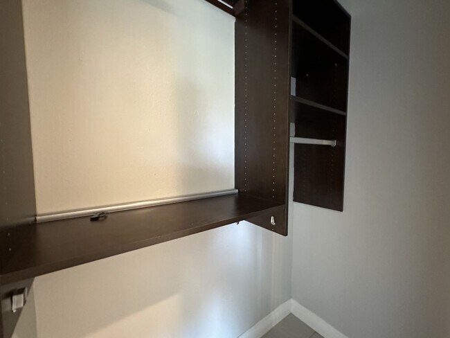 Building Photo - $1,000 OFF FIRST MONTH'S RENT! 4BR/3BA Hou...