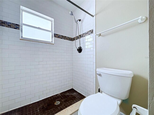 Building Photo - 743 Stillview Cir