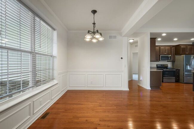 Building Photo - 307 Farmhouse Trail