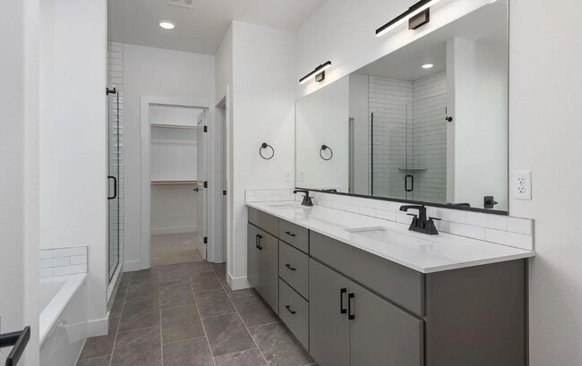 Building Photo - 6646 W 24th Ave