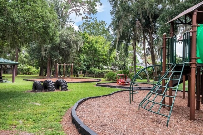 Building Photo - 812 East Blvd