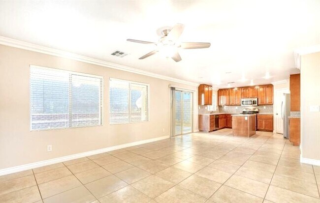 Building Photo - 5565 Golden Palms Ct