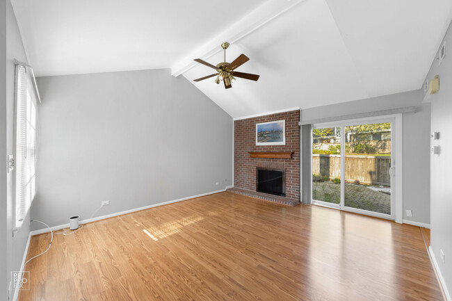 Building Photo - 26 Sarahs Grove Ln