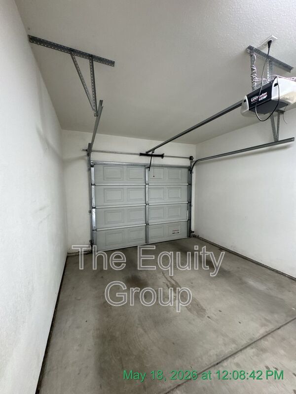 Building Photo - 1323 S Crowe St