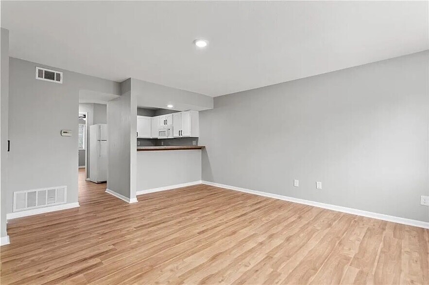 Building Photo - 1505 W 25th Ct