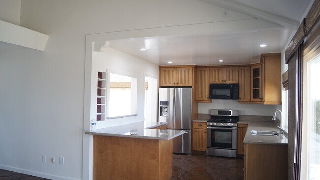 Building Photo - 27403 Garza Dr