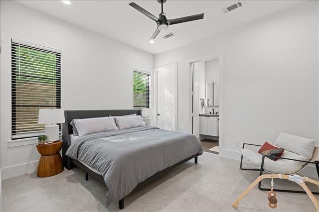 Building Photo - 5839 Richmond Ave