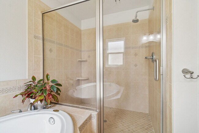 Building Photo - Tuscanny Street