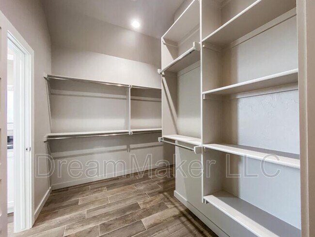 Building Photo - 917 Apple Blossom Way