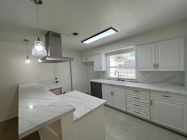 Building Photo - 7415 Hooper Ave