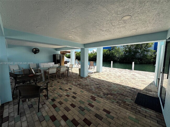 Building Photo - 228 Orchid St