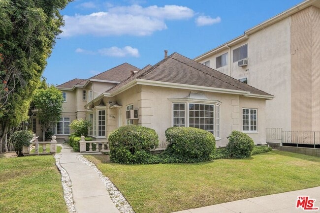 Building Photo - 10534 Eastborne Ave