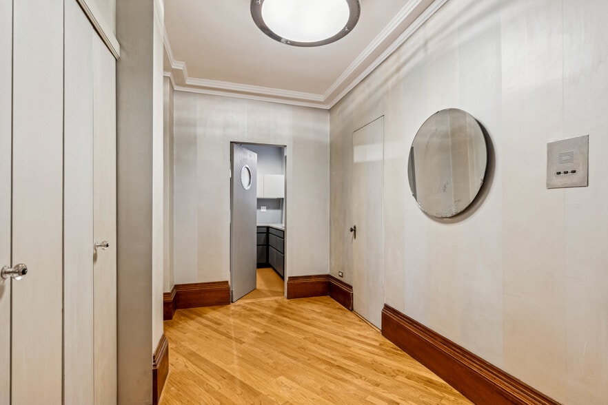 Building Photo - 527 W 110th St