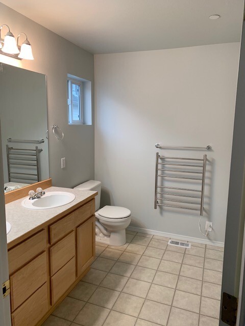 Building Photo - 3 Bedroom + Den and Loaded with Upgrades