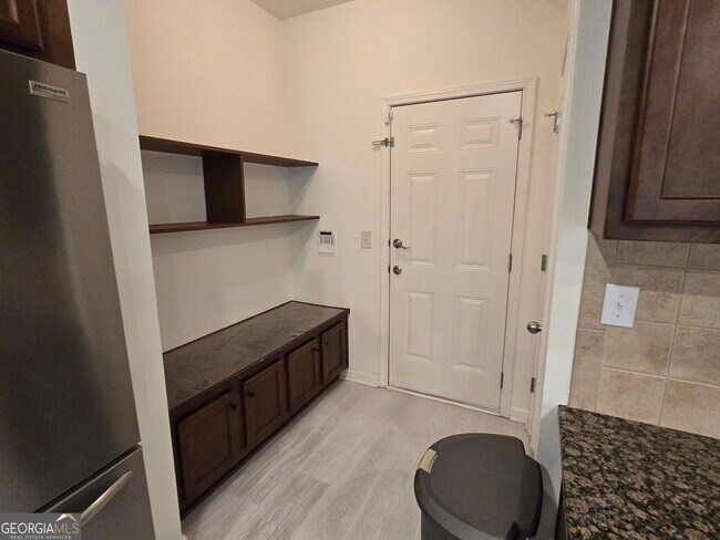 Building Photo - 2020 Beyers Landing Dr