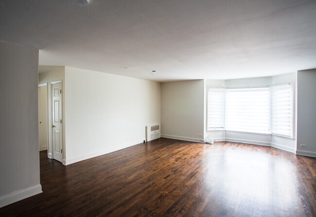 Building Photo - 2400 Archbury Ln